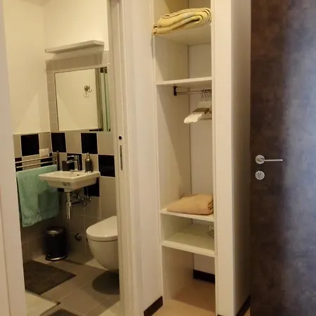 ベッド・アンド・ブレックファスト Rosa Blu 4*