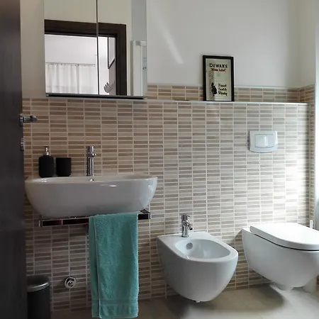 ベッド・アンド・ブレックファスト Rosa Blu コモ